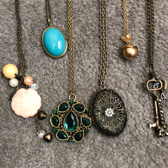 Lot of Necklaces - Picture 2 of 2